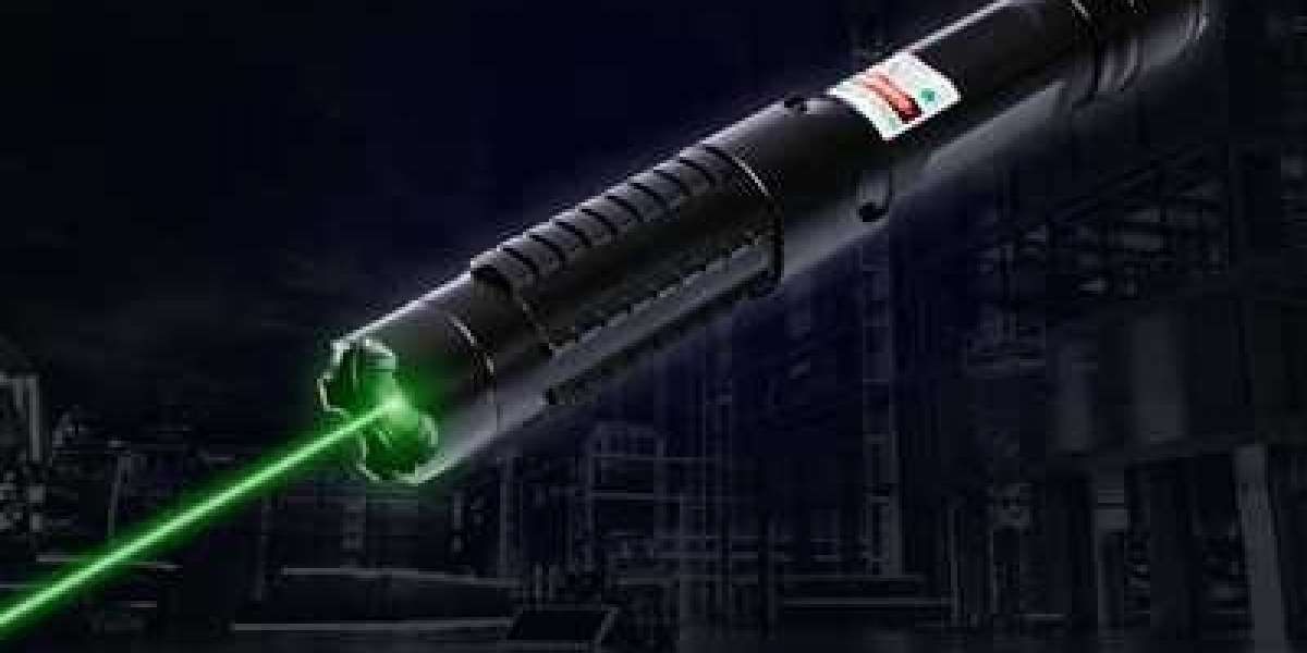 How should the high-quality 2000mw laser pointer be used?