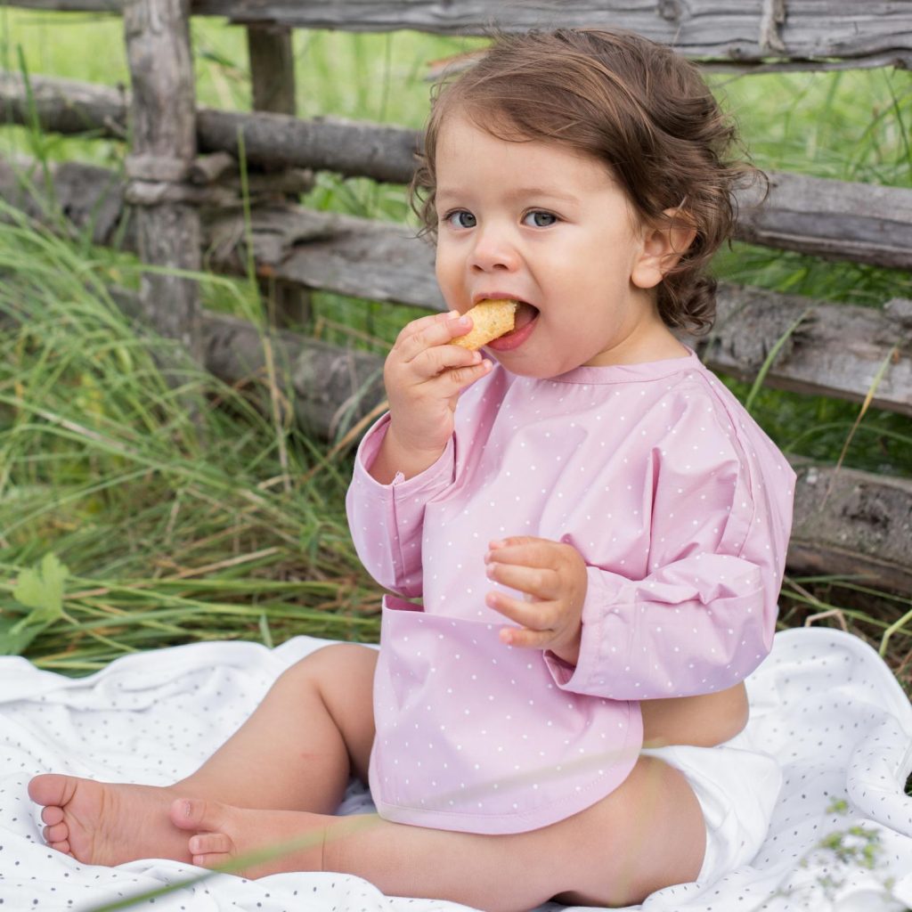 BIBS WITH SLEEVES – water repellent, sustainable organic cotton.