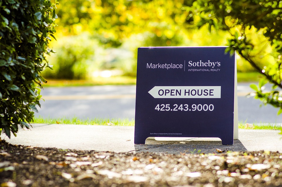 Role of Real Estate Signs in Establishing a Strong Brand Identity